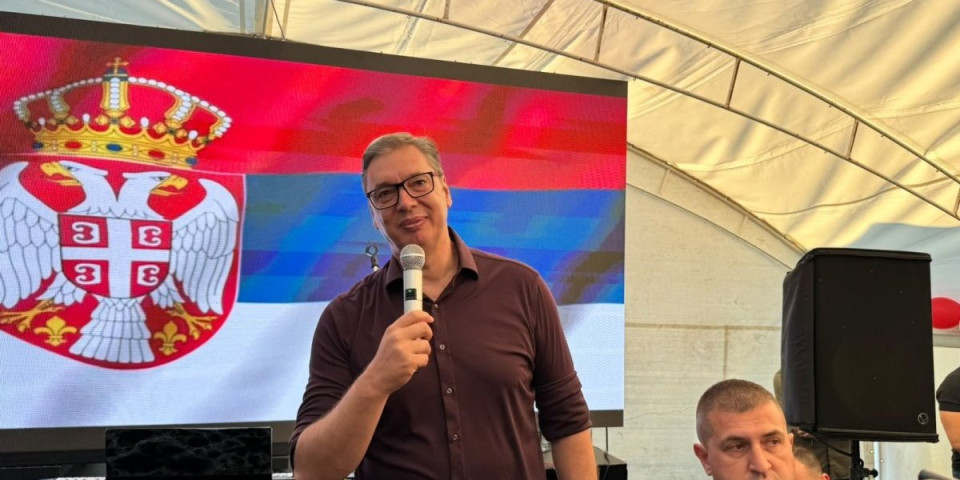 Hit sa skupa u Drežniku: Vučić dočekan uz ovacije, a onda je usledio detalj o kom bruji cela Srbija (FOTO)