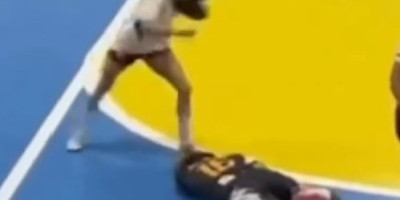 Jeza i horor! Divljački šut u glavu prekinuo meč, za ovo se ide u zatvor (UZNEMIRUJUĆI VIDEO)