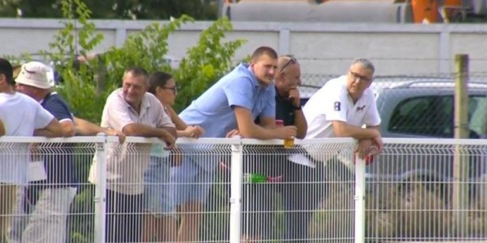 Nije more, nije luksuz! Jokić na dobro poznatom mestu, sa sve pivom u ruci (FOTO)