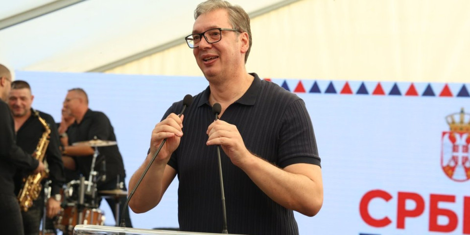 Predsednik saslušao meštane Mačve pa odmah presekao: Radimo put Noćaj-Radenković i izvorište u Crnoj Bari! (FOTO)