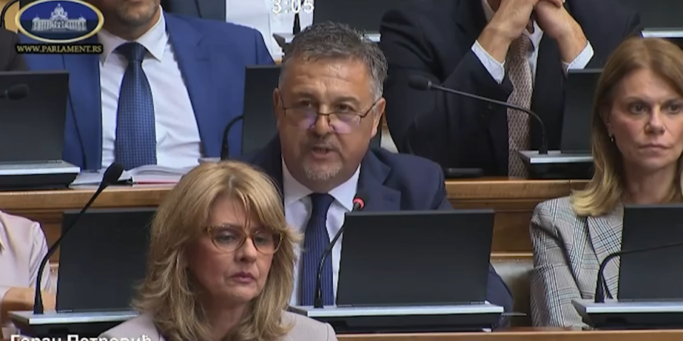 Epski blam Đilasovog poslanika: Šok u Skupštini -Da li je moguće da je ovo izgovorio?! (VIDEO)