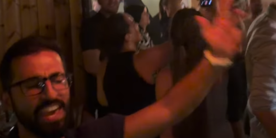 Mreže gore! Turčin zapevao "Veseli se srpski rode", ali to nije sve... Ovaj snimak morate pogledati (VIDEO)