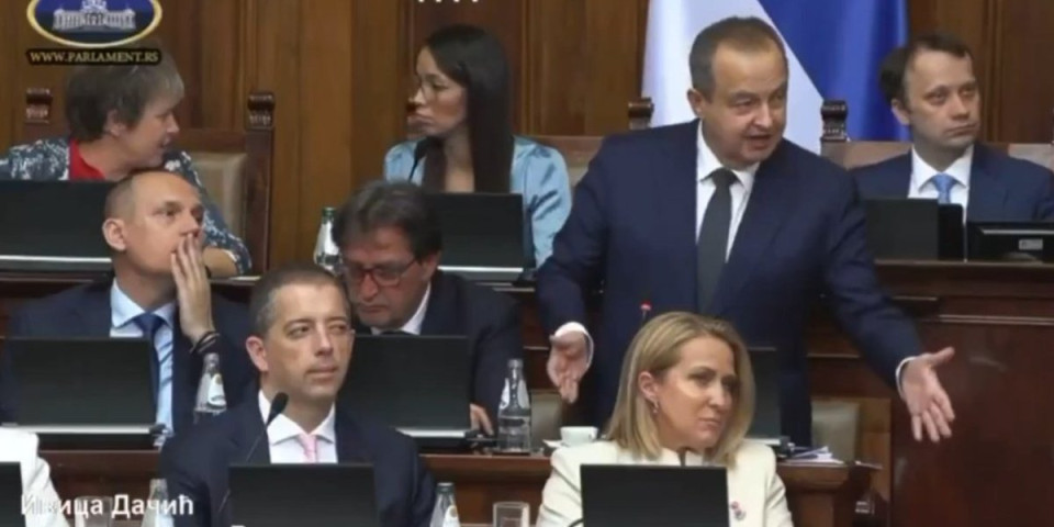 Spektakl Ivice Dačića u Skupštini: Opozicionari zanemeli, pa i oni prasnuli u smeh - Zakucao ih je u nekoliko reči (VIDEO)