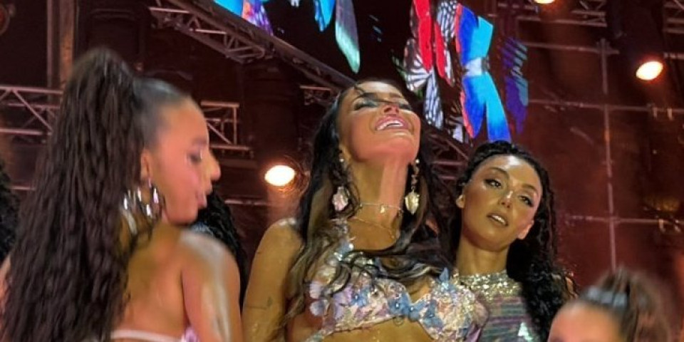 Crvenkapa za odrasle! Telo kao izvajano, silikoni bodu oči, a na glavi... (VIDEO)