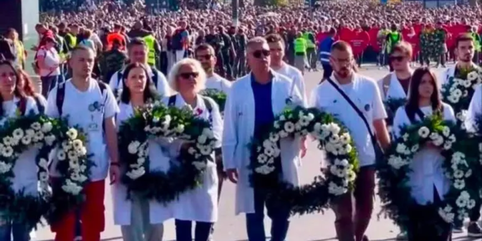 Beli mantil kao paravan za političke obračune: Niški kardiolog krši osnovna načela etike deleći objavu u kojoj se kolege nazivaju "gnjidama"
