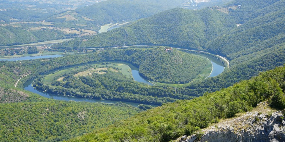 Najlepši pogled u Srbiji! Na hiljade ljudi posetilo vidikovac na Kablaru tokom vikenda