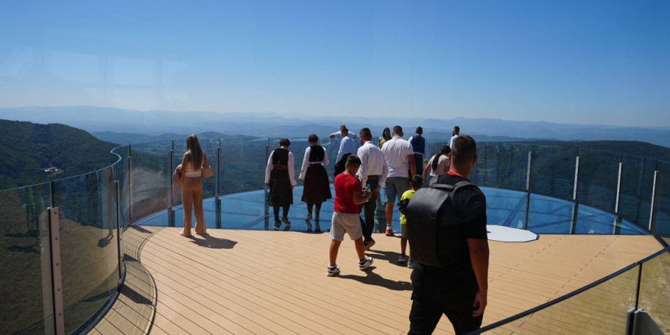 Navali narode besplatan ulaz na Kablar Skywalk: Sedam dana slobodno