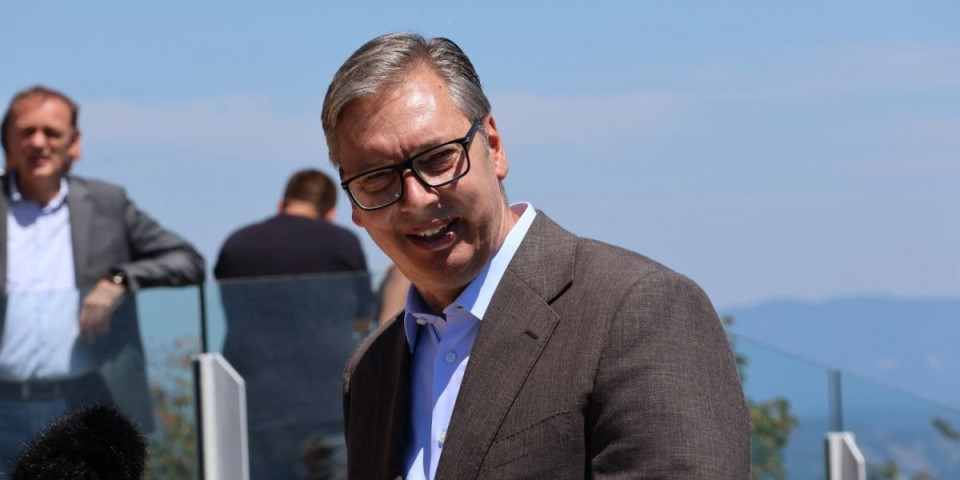 Uvek uz svoj narod! Vučić se obratio rano jutros: "Želimo mir i ujedinjenu zemlju!" (FOTO)