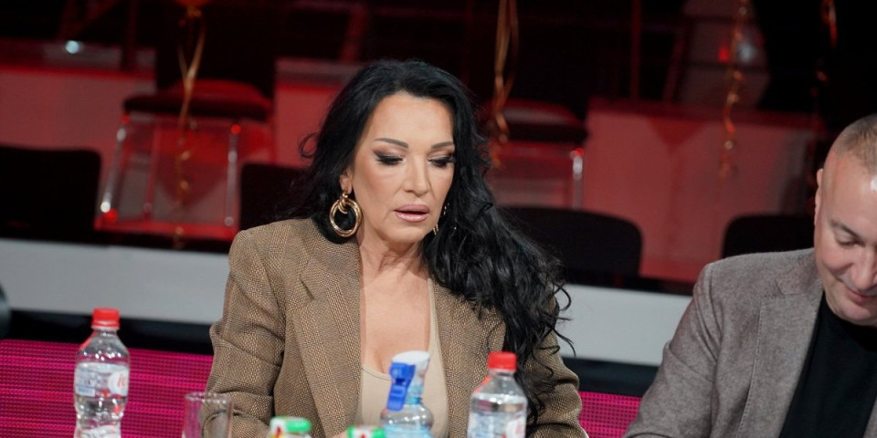 "Zanima me šta je mislila pod tim?" Goca poslala ćerki pitanje po voditeljki - Udarili joj na majčinstvo zbog greške?