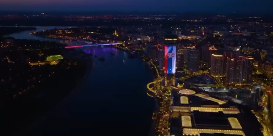 "Neraskidiva veza, iskreno prijateljstvo!" Mali podelio snimak neverovatan snimak: Kula Beograd sija u bojama Srbije i UAE (VIDEO)