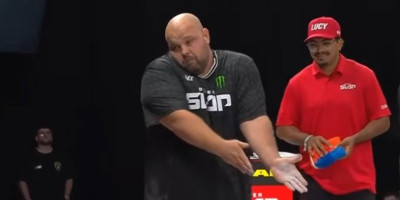 Potez večeri u Beogradskoj areni: Ruski gorostas posle brutalnog nokauta oduševio novinare (VIDEO)