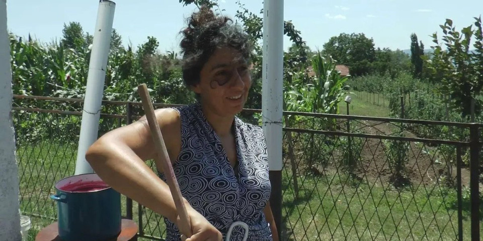 Mira kuva uprkos paklenoj vrućini: Kod Martića nema odmora, sve miriše na džemove i sokove