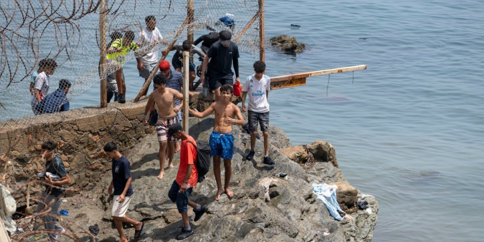 Šok mera Španije: Pogledajte šta su postavili u more da zaustave migrante (VIDEO)