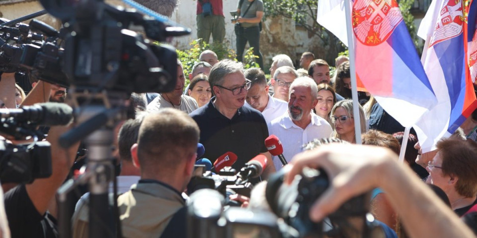 "Ne dajem lažna obećanja, sve što kažem to i uradimo!" Vučić danas razgovarao sa narodom, pa najavio značajnu pomoć