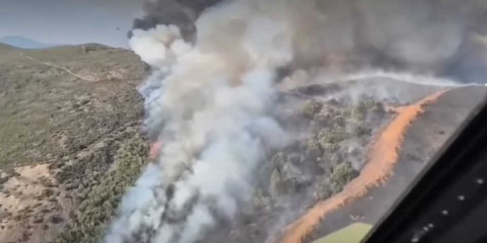 MUP Srbije tu i kad je najteže: "Super puma" učestvovala u gašenju velikog požara u oblasti Leone (VIDEO)