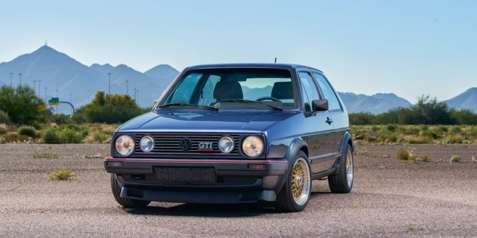 Ma kakav Ginis, niko kao "golf 2": Ugurali 20 ljudi u legendarnu "dvojku" i oživeli čuveni podvig sa "fićom"