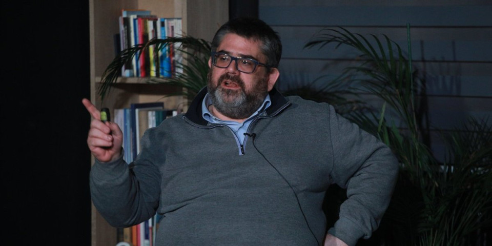 Rat blokadera dostigao tačku usijanja! Kostić napao Paunovićku: Govorila je besmislice! (VIDEO)