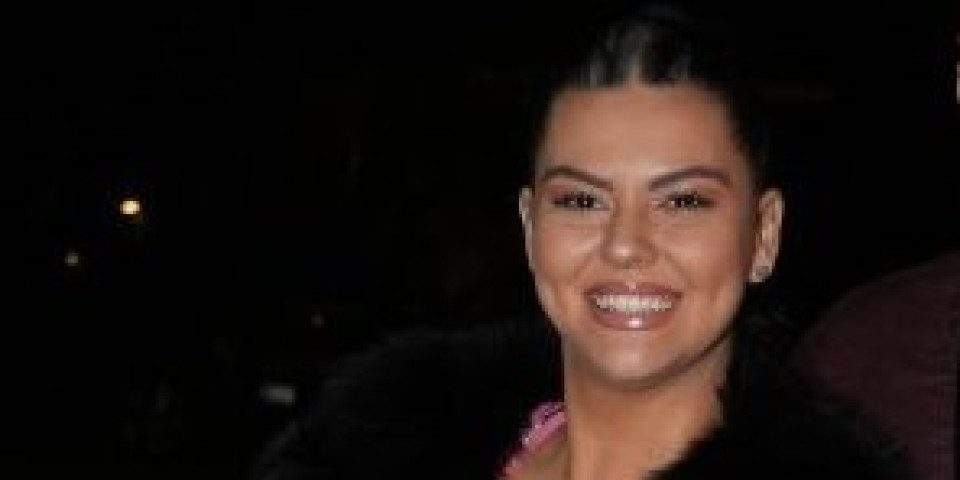 Udarila brigu na veselje! Žena Slobe Vasića u jeku skandala oko razvoda lumpuje u kafani (VIDEO)