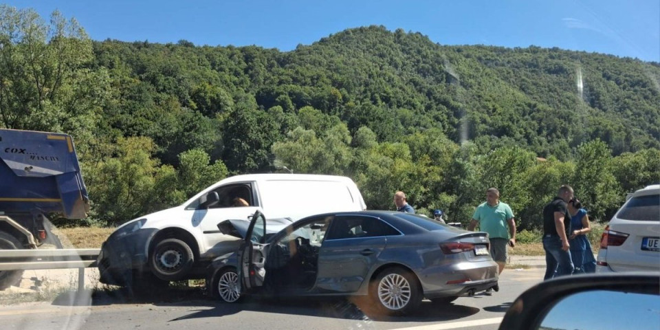 Saobraćajka kod Sevojna: Sumnja se da ima povređenih - Hitna pomoć pod rotacijom poslata iz Užica (FOTO)