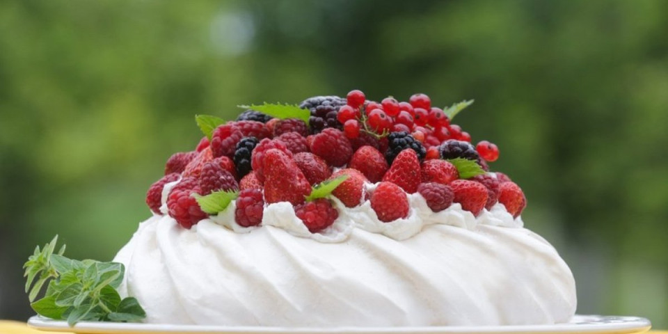 Šlag torta sa malinama: Bez pečenja, bez muke, a ukus kao iz poslastičarnice