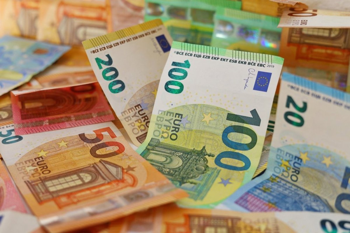 Nove promene: Evo koliki je danas kurs dolara i evra