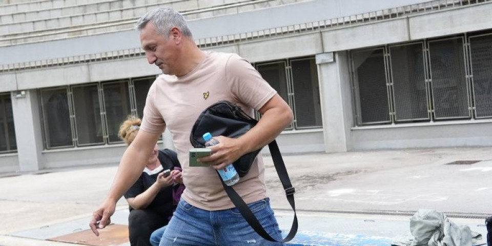 Pogledajte samo ovog akrobatu: Gagi "povukao sam sebe" - Leti levo, desnoa a Srbi pauziraju snimak!