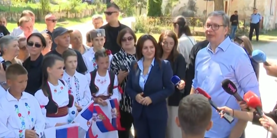 Vučić u Jezeru u Republici Srpskoj: Hvala vam što čuvate srpsko ime (VIDEO)