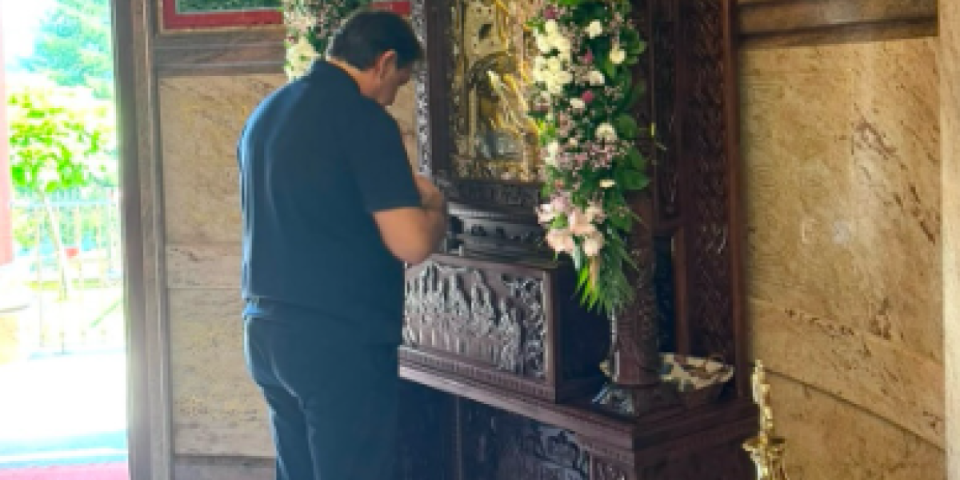 "Stradanje nikada ne sme biti zaboravljeno!" Ministar Gašić zapalio sveću za žrtve zločinačke akcije "Oluja"