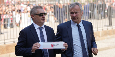 Savićević dirljivim gestom odao počast Bareziju! Tužne scene u Milanu, hiljade ljudi se oprostilo od legende