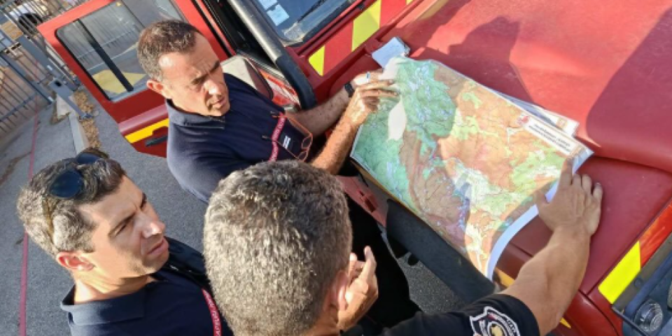 Srpski vatrogasci na frontu požara u Francuskoj: Rame uz rame sa kolegama u borbi protiv vatrene stihije (FOTO)
