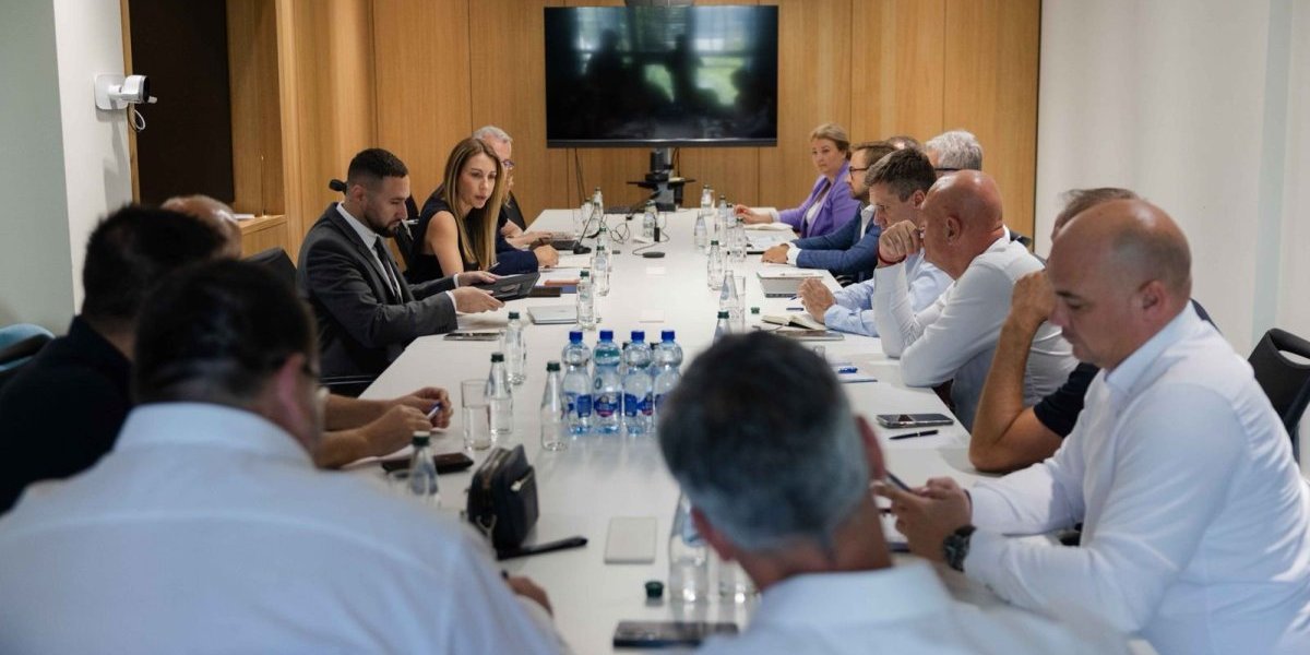 Dubravka Đedović Handanović sa predstavnicima NIS-a i UNKS-a