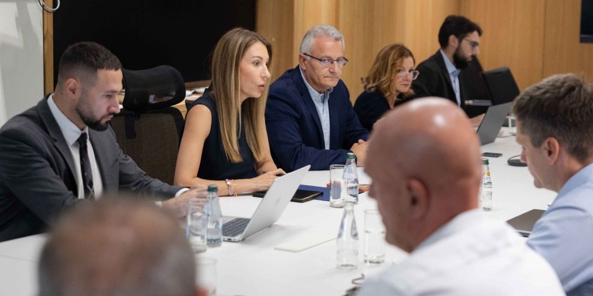 Dubravka Đedović Handanović sa predstavnicima NIS-a i UNKS-a