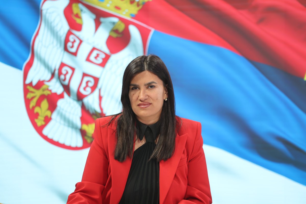 Manijak napao Dinu Vučinić u Novom Sadu: "Ubiću tebe i sve oko tebe" - Nova meta blokaderskog divljanja