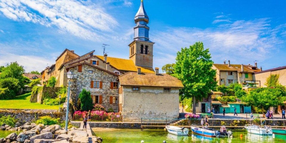 Skriveni raj Francuske: Gradić iz bajke u koji se turisti zaljube na prvi pogled (FOTO)