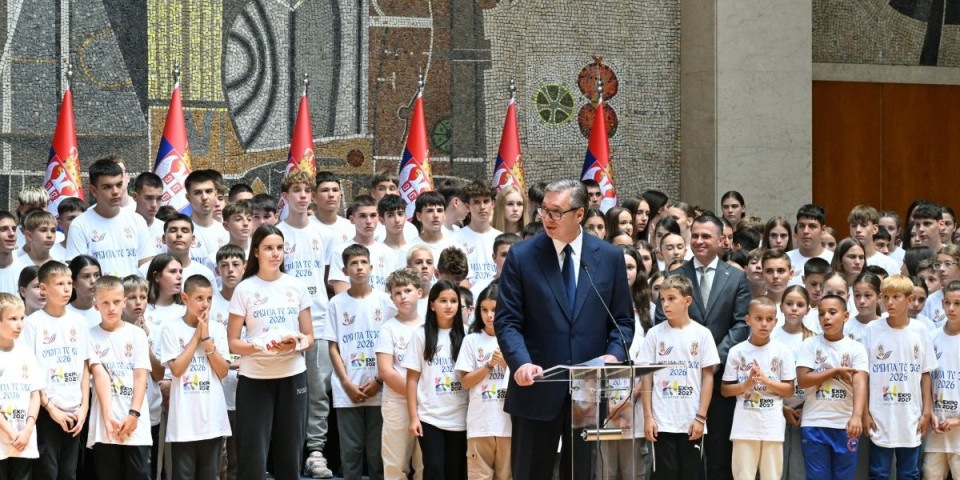 "Ovo je fantastična akcija, da mladi bolje upoznaju svoju otadžbinu!" Vučić oduševljen nakon druženja sa mališanima (FOTO/VIDEO)
