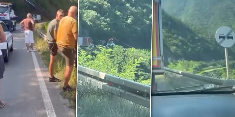 Drama na putu: Vozač izgubio kontrolu pa završio u jezeru - Izvlačenje u toku (VIDEO)