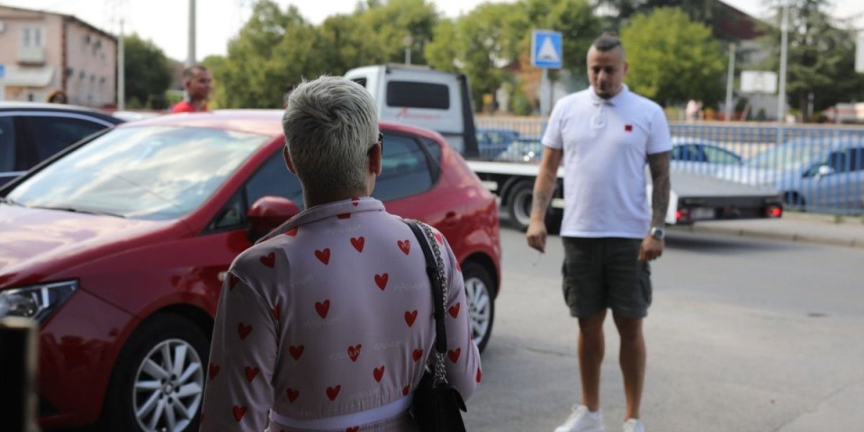 Broj poznatog Srbina osvanuo u seks oglasima: "Vatrena, vrela i neodoljiva transica"