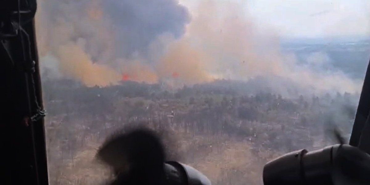Helikopter Mi-17 angažovan na gašenju požara u Deliblatskoj peščari