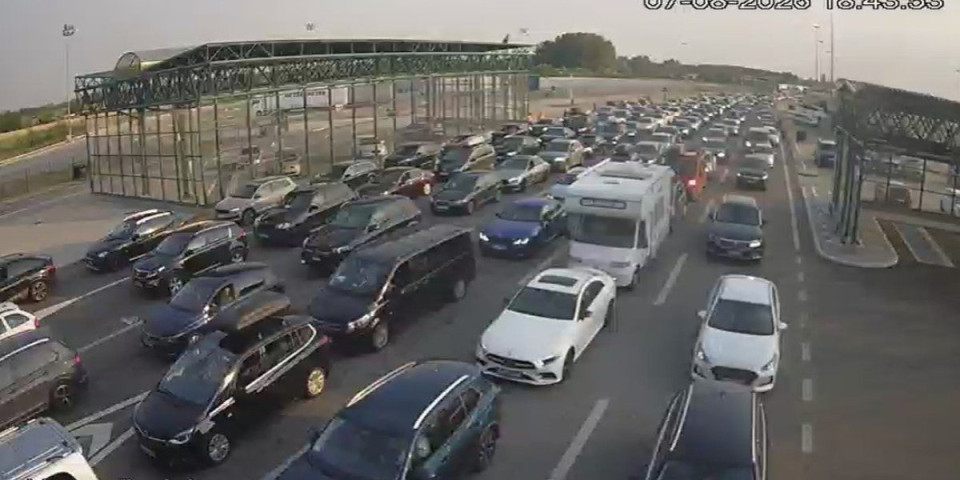 Pakao na zemlji! Vozila stoje u mestu, kolone kilometarske (FOTO)