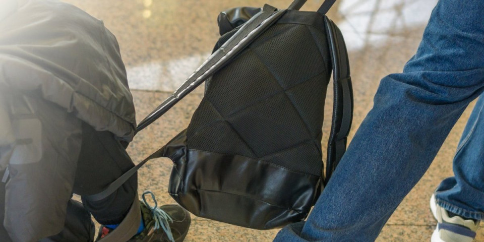 Užas na Voždovcu! Ruskinju (19) napale maloletnice: Oborile je i tukle zbog ranca, a onda usledio preokret