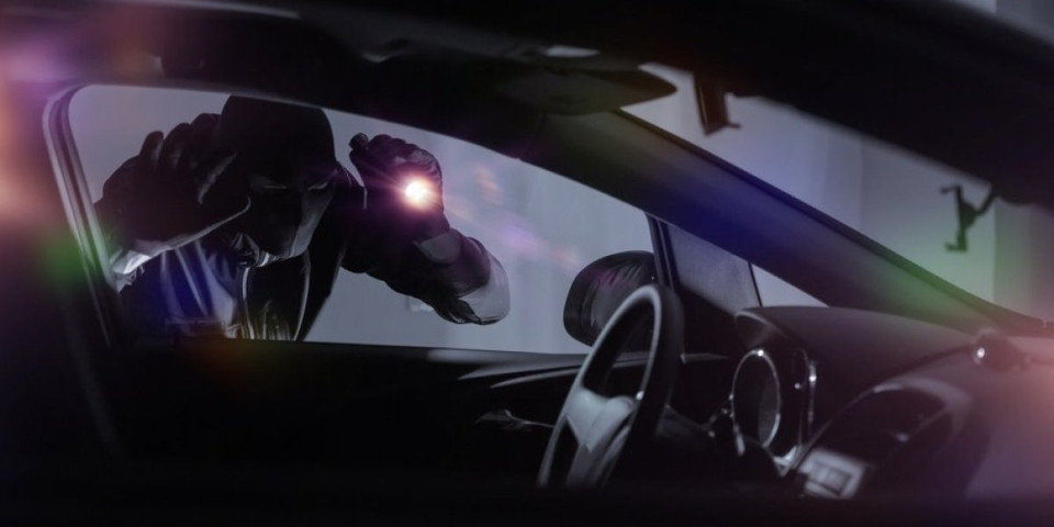 Igrao se "GTA" po beogradskim parkinzima: Tinejdžer (19) krao kola po gradu i napravio auto-plac na periferiji