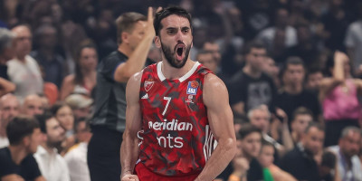 Dok ga navijači zovu nazad u Zvezdu, Kampaco dominira u domovini! Rasplet se polako bliži