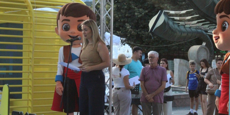 Svi bruje o onome što stiže u Rumu: EXPO karavan doneo vesti koje su oduševile Sremce! (FOTO)