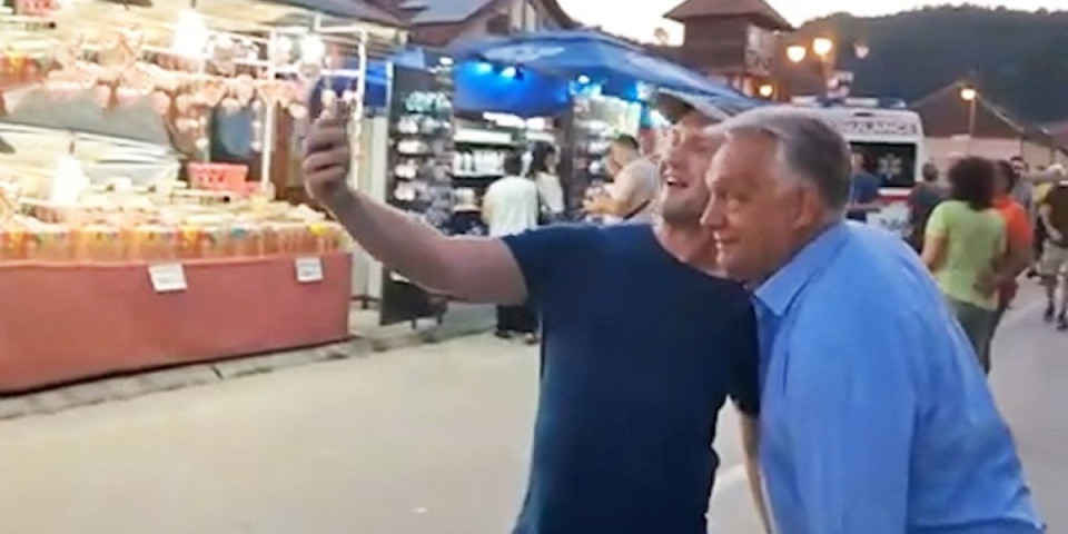 Meštani i posetioci u šoku! Pogledajte šta Viktor Orban radi na saboru u Guči! (VIDEO)