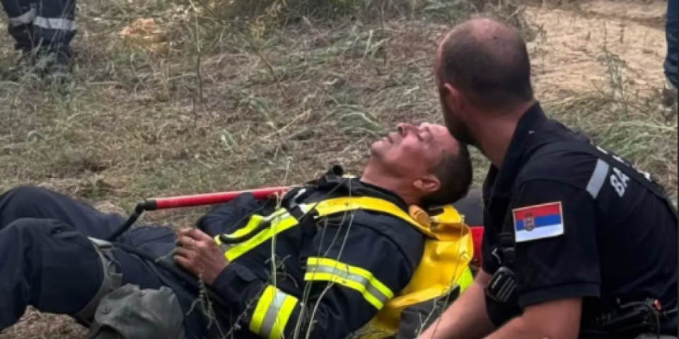 "Kada svi beže od vatre, oni idu ka njoj!" MUP objavio potresne fotke heroja iz Deliblatske peščare: "Daju i poslednji atom snage!" (FOTO)