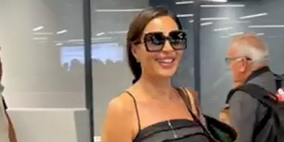 Prva Cecina izjava nakon leta s Karleušom! Pevačicine reči odjeknule aerodromom (VIDEO)