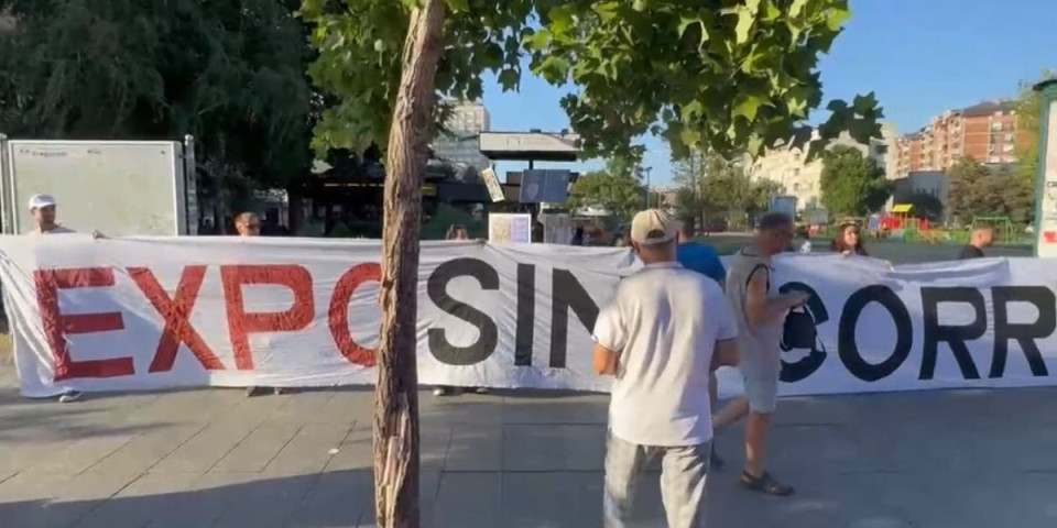 Teror petoro ludaka u Kragujevcu! Šaka jada blokadera htela da pokvari "Expo karavan", narod ih oduvao (VIDEO)