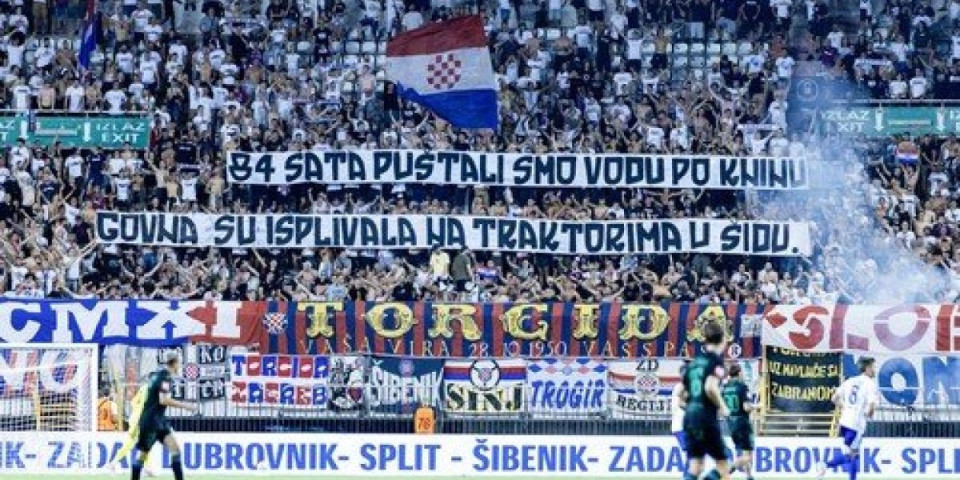 Bolesno, Hrvati opet veličaju ubijanje Srba - "Torcida" urlala "Za dom spremni", pa podigla jeziv transparent