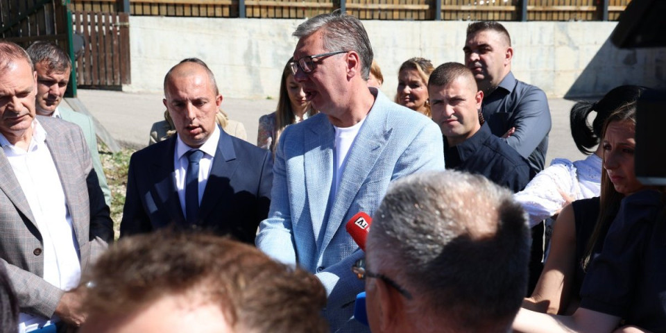 Vučić na Kamenoj Gori preslišao direktora Srbijašuma: Ne pravimo se da se ništa nije desilo, narod se žali na balvane! (FOTO)