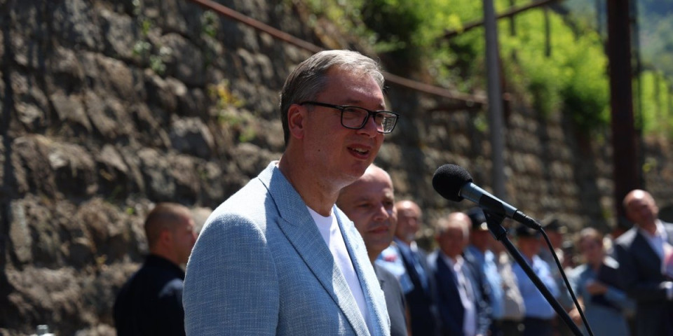 "Niko nije uradio toliko za Srbiju": Predsednik Vučić aplauz trazio za ovu porodicu